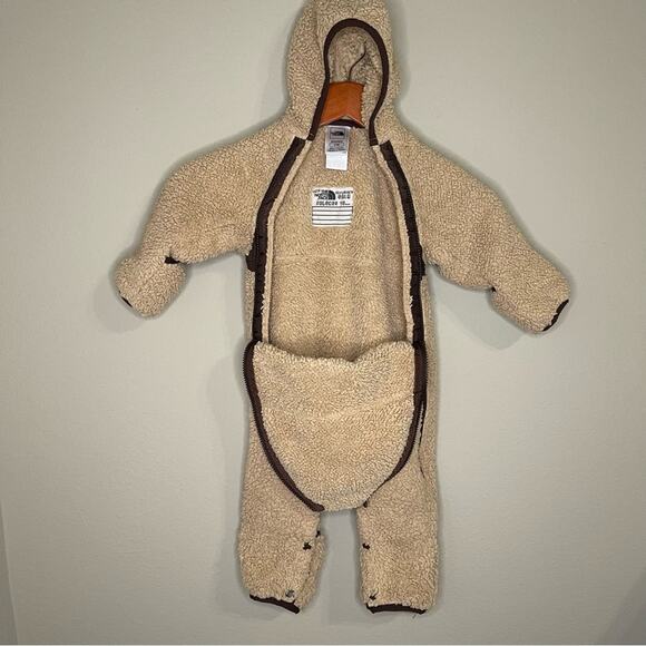 The North Face 6-12M Sherpa Fleece Suit with Hood - Picture 8 of 9